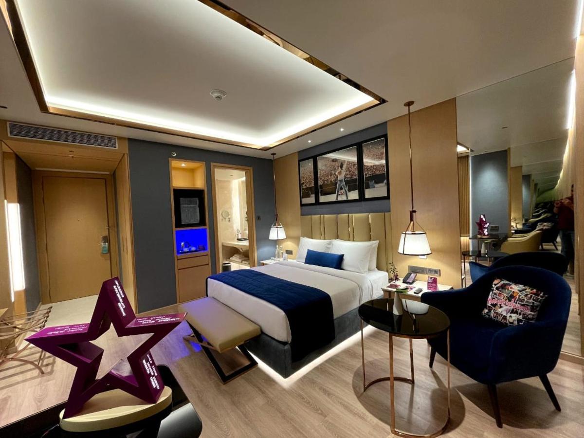 Planet Hollywood Thane Exterior foto