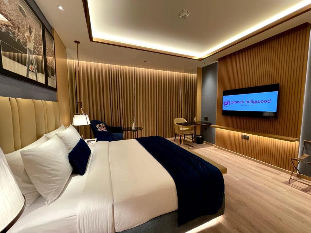 Planet Hollywood Thane Exterior foto