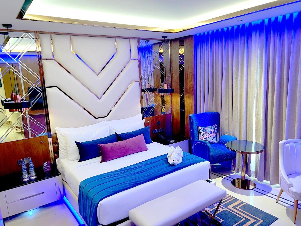 Planet Hollywood Thane Exterior foto